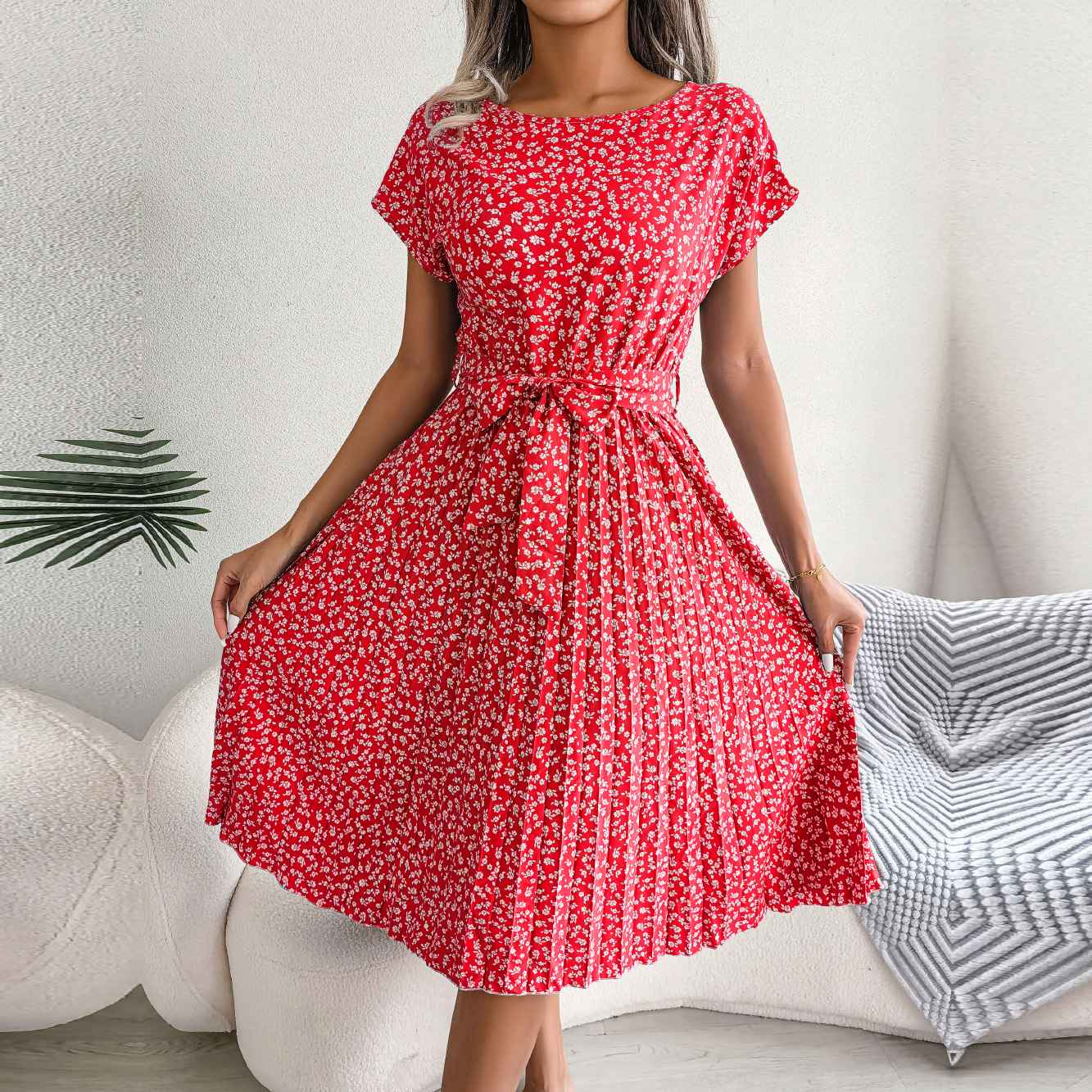 Women's short sleeve pleated long dress, high waist, chic, floral design, fashion, spring and summer Women's short sleeve pleated long dress, high waist, chic, floral design, fashion, spring and summer