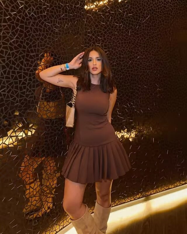 Traf2024 new product 3D cut out mini dress, pleated skirt design, brown sleeveless round neck short dress for womenTraf2024 new product 3D cut out mini dress, pleated skirt design, brown sleeveless round neck short dress for women