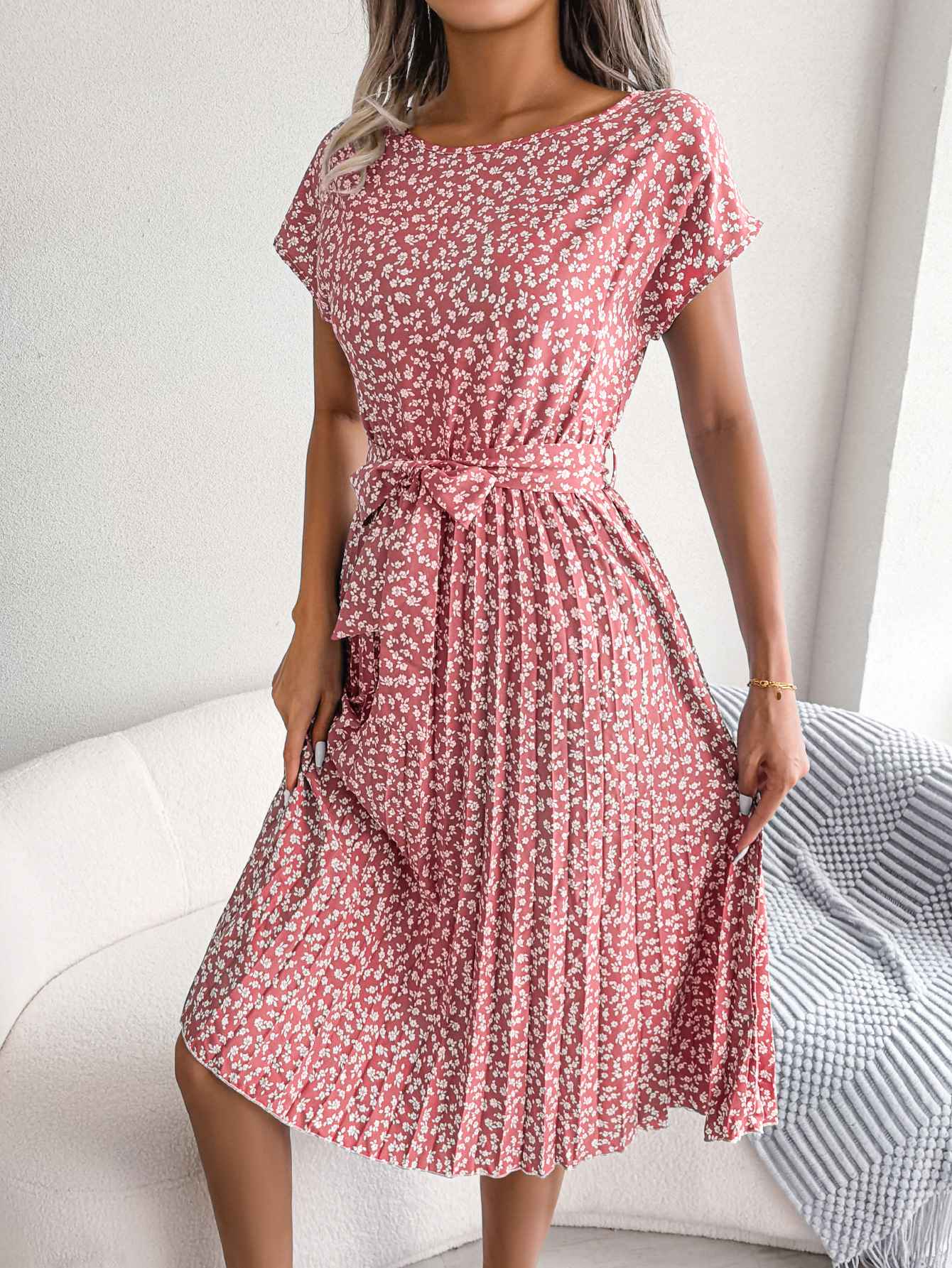 Women's short sleeve pleated long dress, high waist, chic, floral design, fashion, spring and summer Women's short sleeve pleated long dress, high waist, chic, floral design, fashion, spring and summer