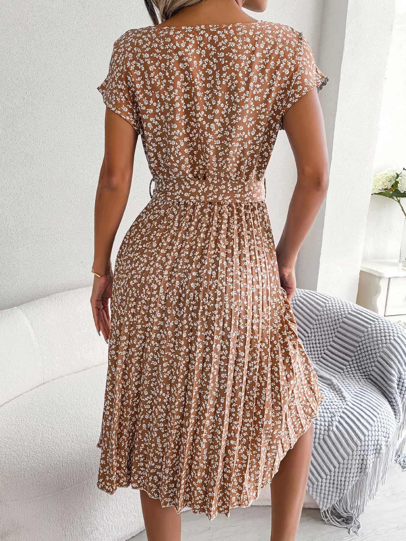 Women's short sleeve pleated long dress, high waist, chic, floral design, fashion, spring and summer Women's short sleeve pleated long dress, high waist, chic, floral design, fashion, spring and summer