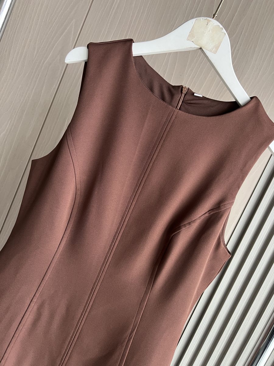 Traf2024 new product 3D cut out mini dress, pleated skirt design, brown sleeveless round neck short dress for womenTraf2024 new product 3D cut out mini dress, pleated skirt design, brown sleeveless round neck short dress for women