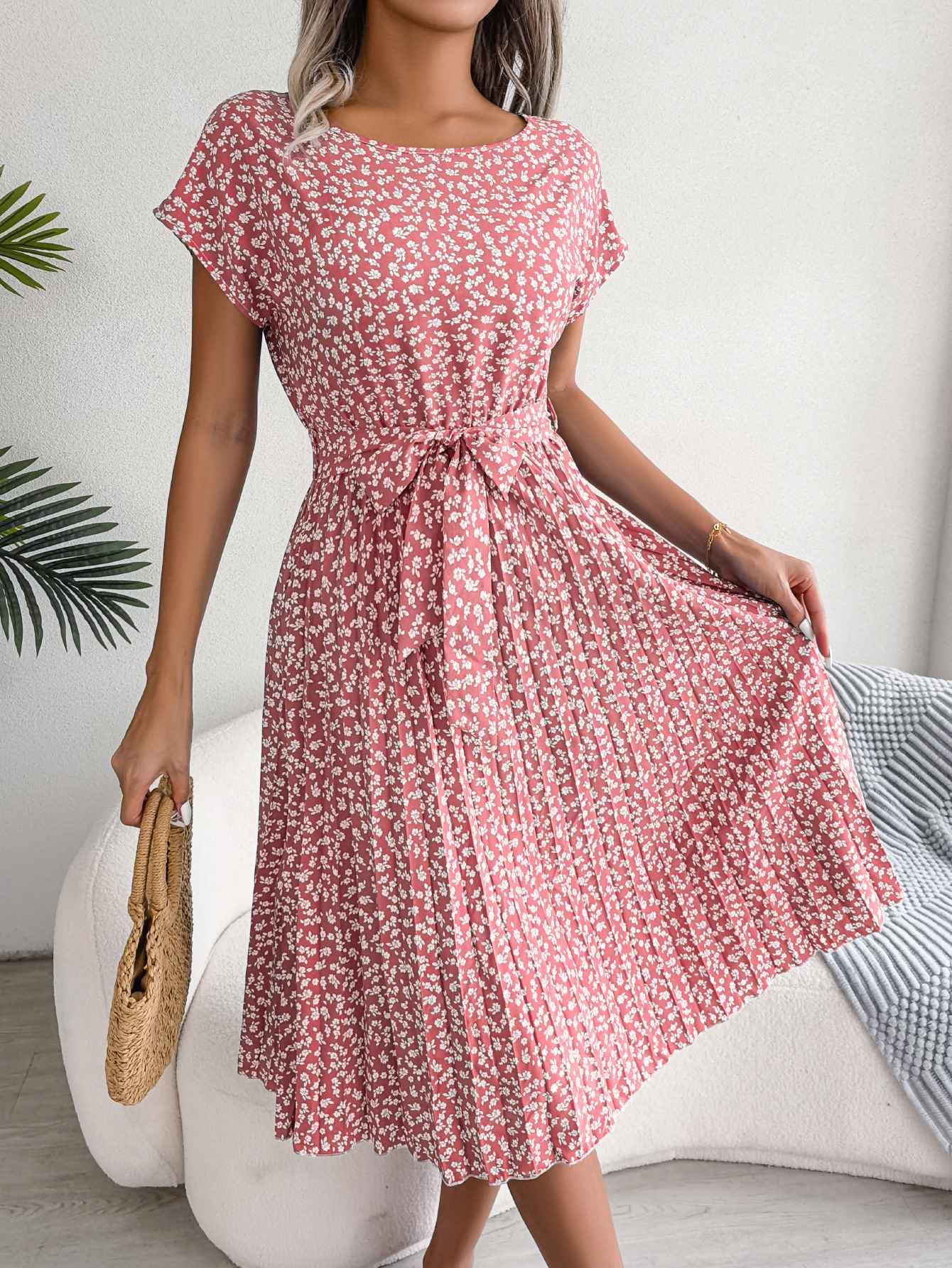 Women's short sleeve pleated long dress, high waist, chic, floral design, fashion, spring and summer Women's short sleeve pleated long dress, high waist, chic, floral design, fashion, spring and summer