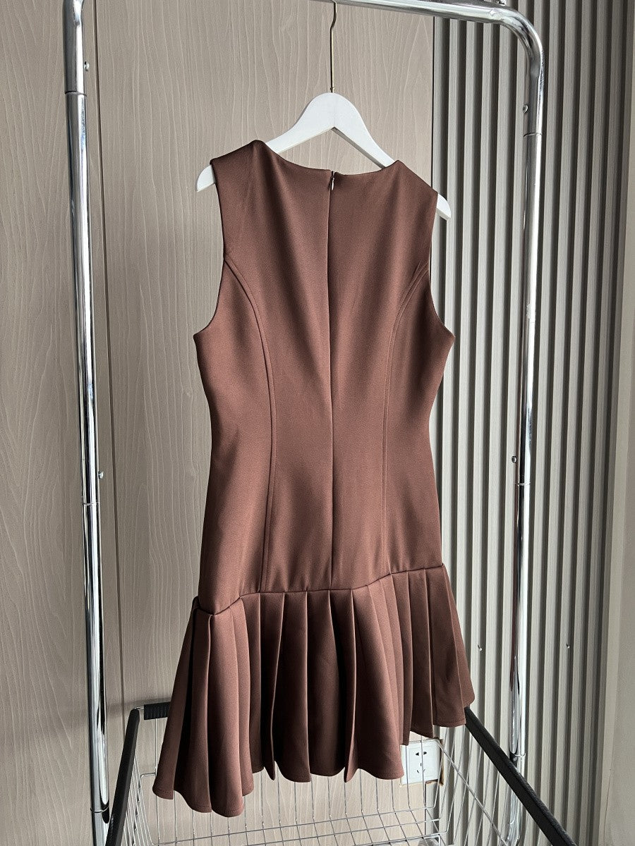 Traf2024 new product 3D cut out mini dress, pleated skirt design, brown sleeveless round neck short dress for womenTraf2024 new product 3D cut out mini dress, pleated skirt design, brown sleeveless round neck short dress for women