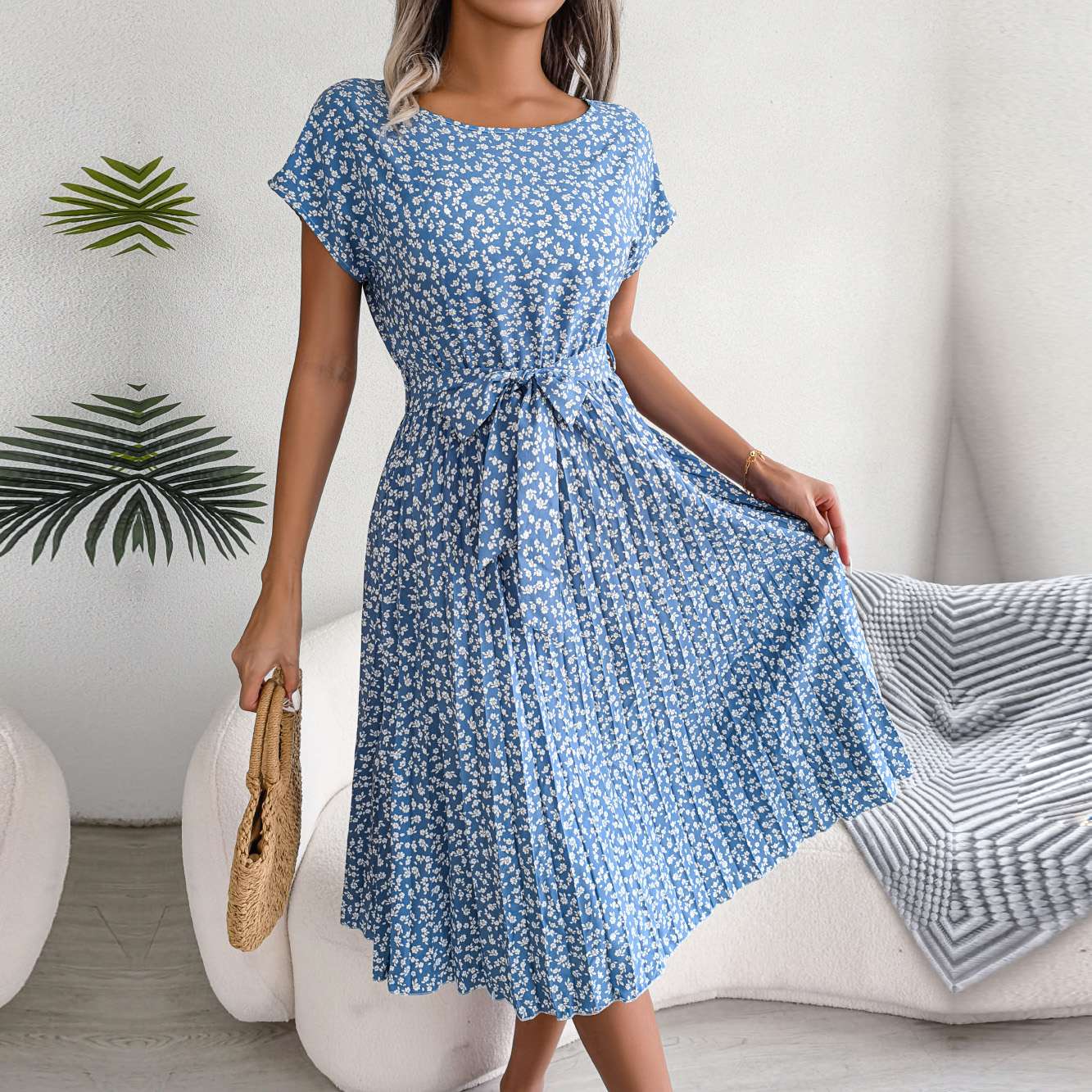 Women's short sleeve pleated long dress, high waist, chic, floral design, fashion, spring and summer Women's short sleeve pleated long dress, high waist, chic, floral design, fashion, spring and summer