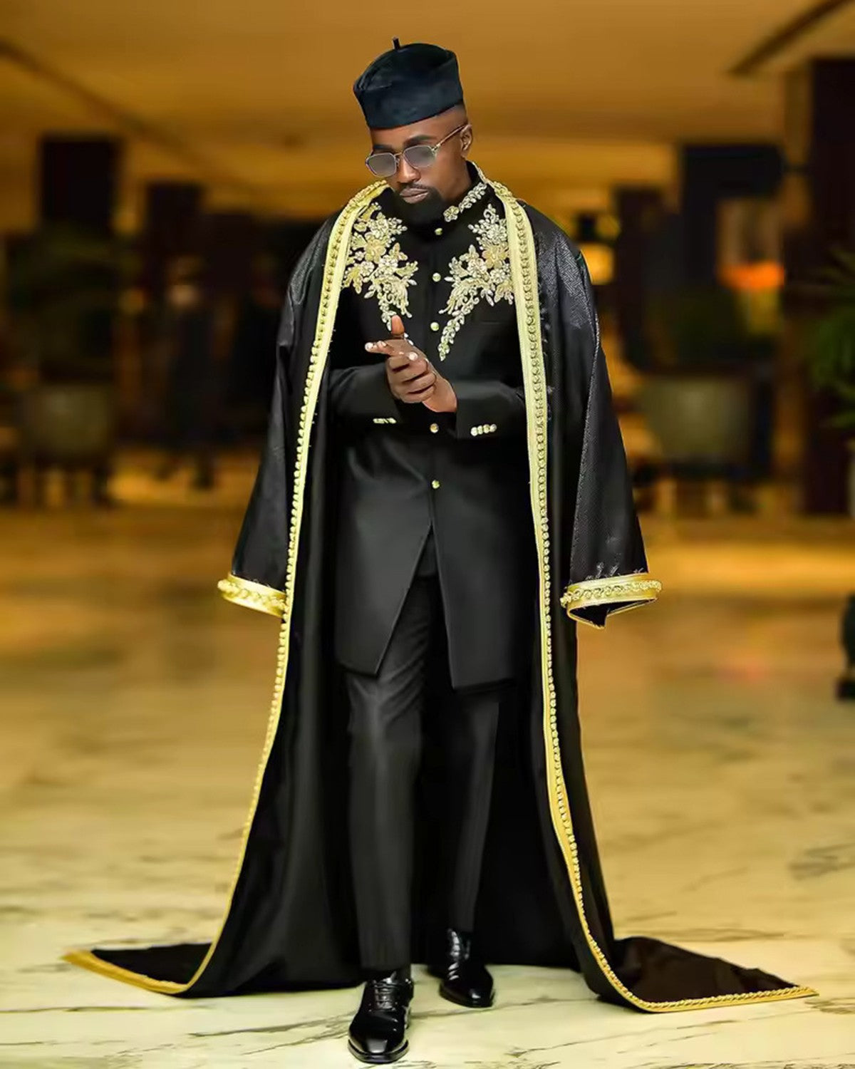 Royal Style Beaded Lace Men Suits With Cape 3 Pieces Plus Size Stand Collar Pocket Jacket Custom Formal Men's Homme Costume
