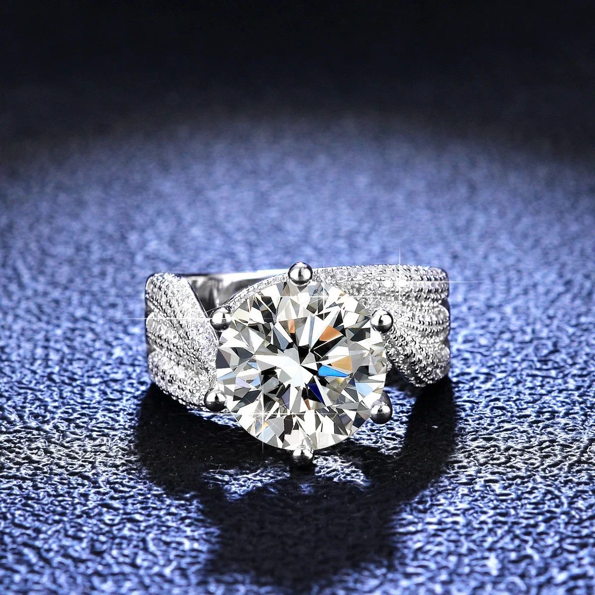 Classic PT950 Platinum Diamond Ring