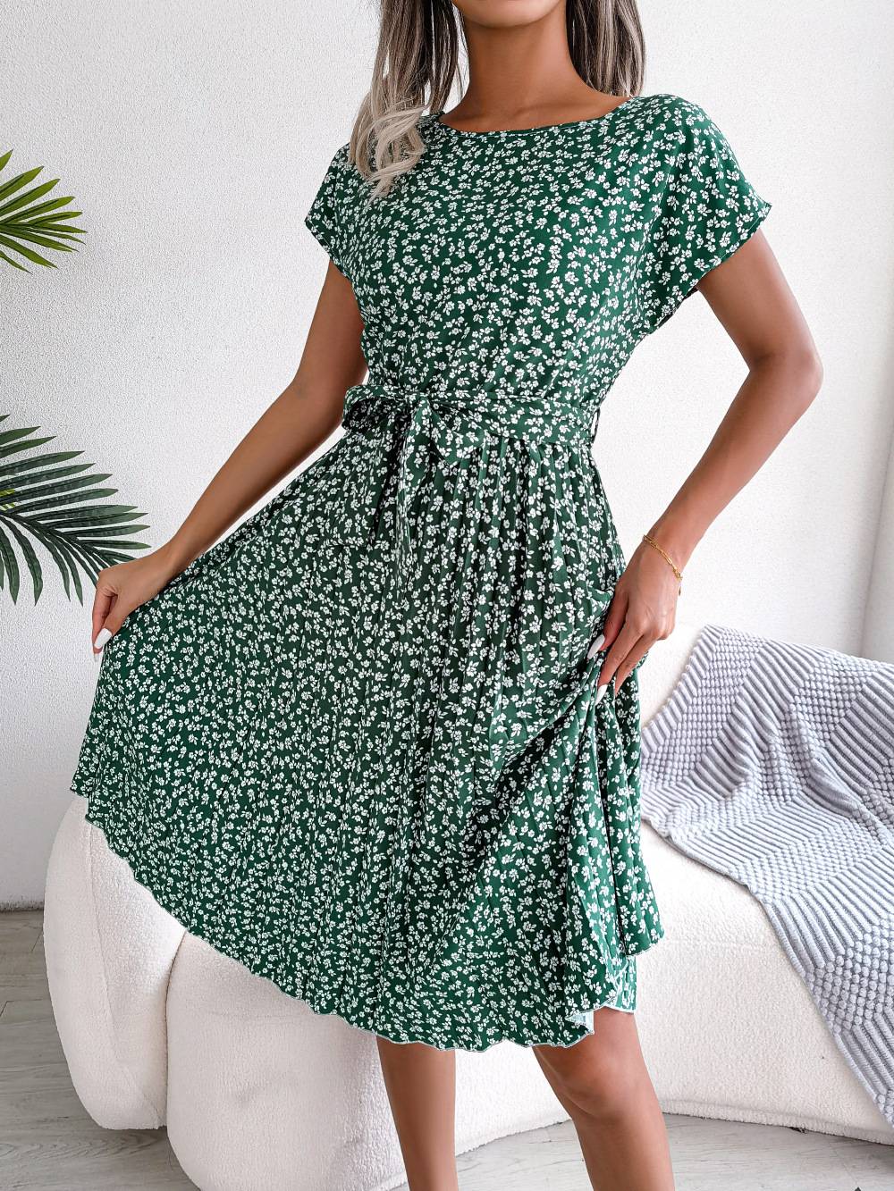 Women's short sleeve pleated long dress, high waist, chic, floral design, fashion, spring and summer Women's short sleeve pleated long dress, high waist, chic, floral design, fashion, spring and summer