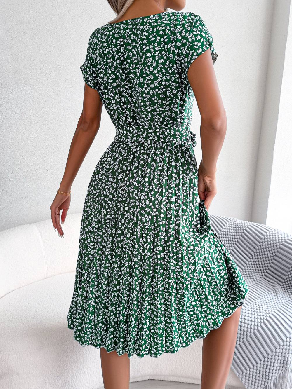 Women's short sleeve pleated long dress, high waist, chic, floral design, fashion, spring and summer Women's short sleeve pleated long dress, high waist, chic, floral design, fashion, spring and summer