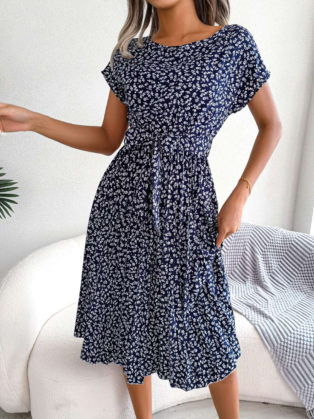 Women's short sleeve pleated long dress, high waist, chic, floral design, fashion, spring and summer Women's short sleeve pleated long dress, high waist, chic, floral design, fashion, spring and summer