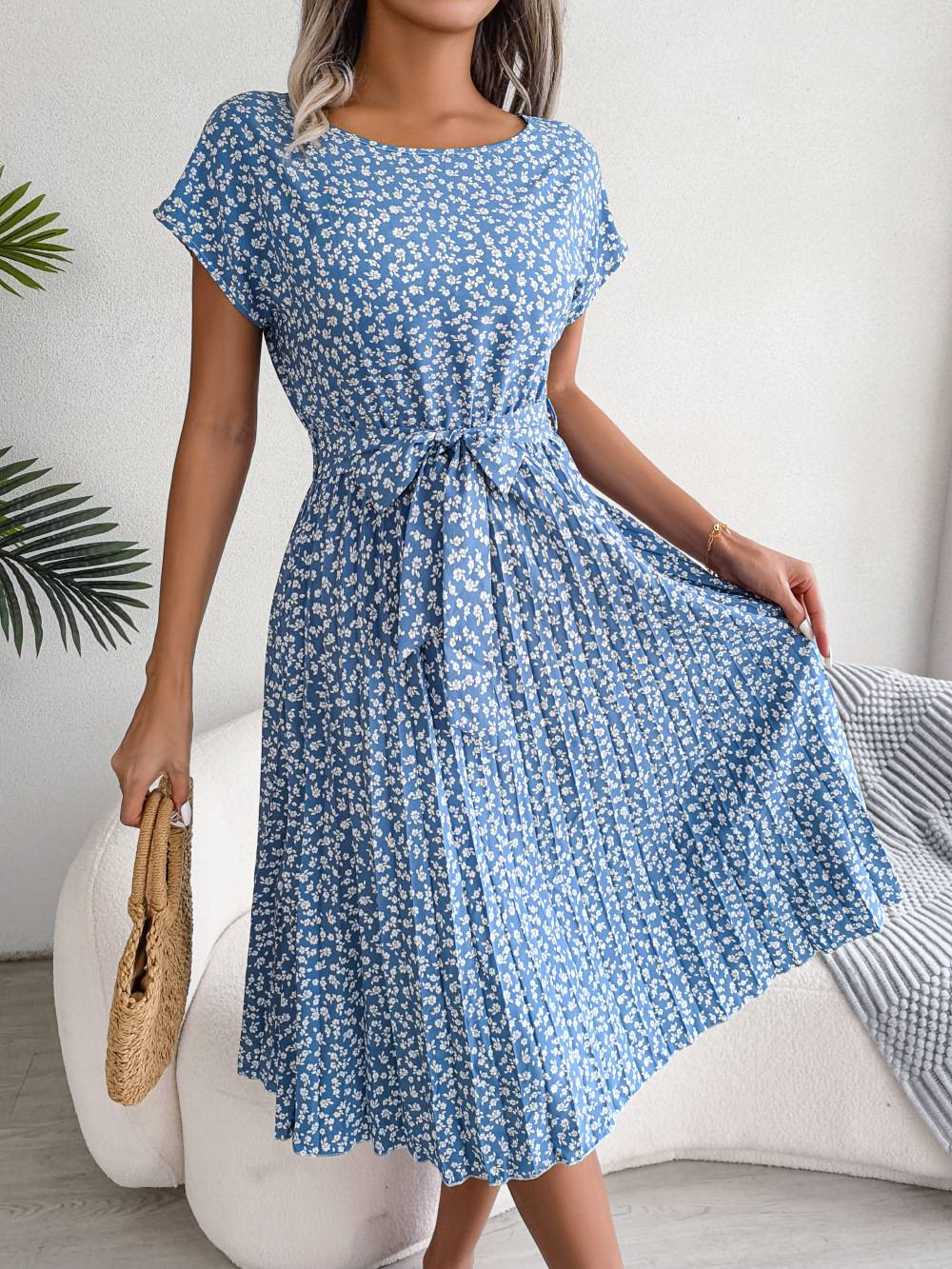 Women's short sleeve pleated long dress, high waist, chic, floral design, fashion, spring and summer Women's short sleeve pleated long dress, high waist, chic, floral design, fashion, spring and summer