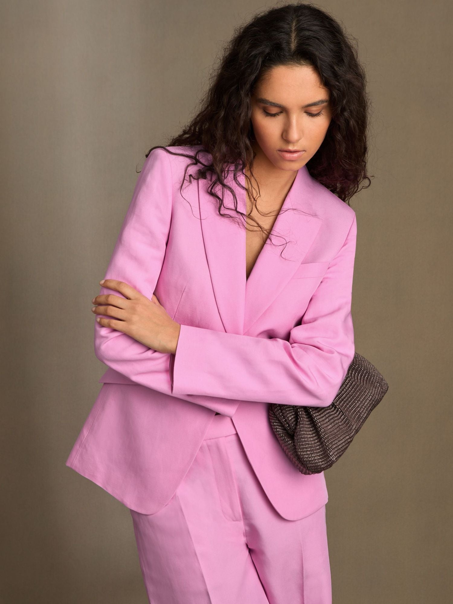 Women's Classic Pant Suits 2 Pieces Pocket Blazer & Flare Pants Custom Wedding Guest Suits Party Show Outfit Women's Classic Pant Suits 2 Pieces Pocket Blazer & Flare Pants Custom Wedding Guest Suits Party Show Outfit