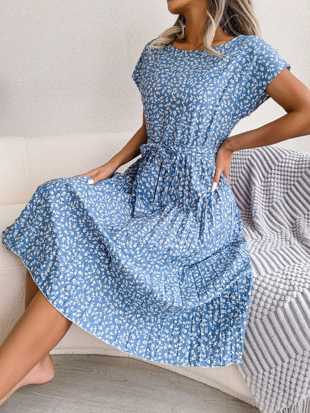 Women's short sleeve pleated long dress, high waist, chic, floral design, fashion, spring and summer Women's short sleeve pleated long dress, high waist, chic, floral design, fashion, spring and summer