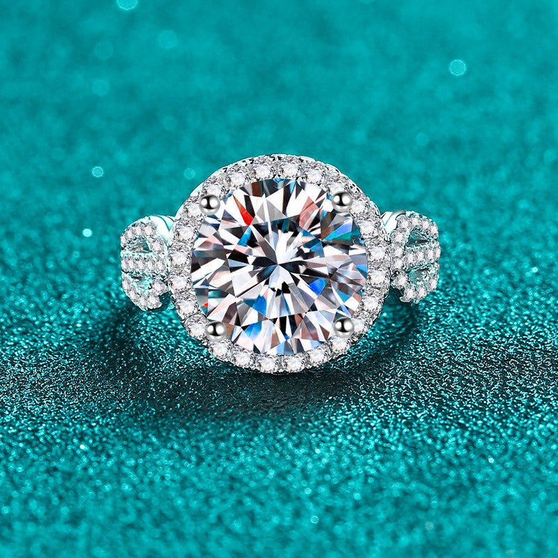 Women's Romantic Moissanite Engagement Ring