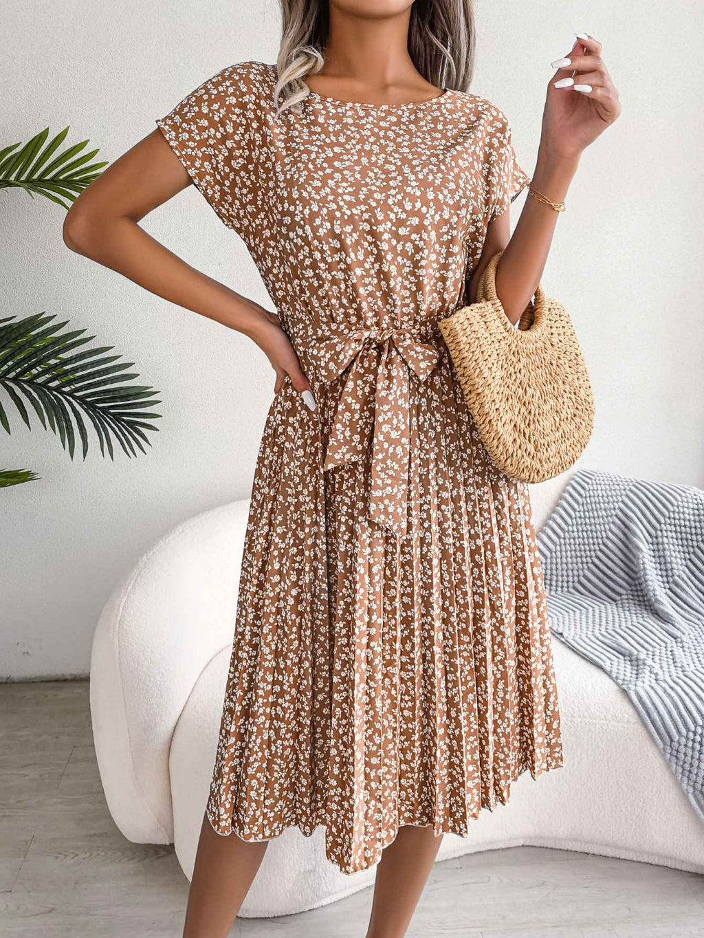 Women's short sleeve pleated long dress, high waist, chic, floral design, fashion, spring and summer Women's short sleeve pleated long dress, high waist, chic, floral design, fashion, spring and summer