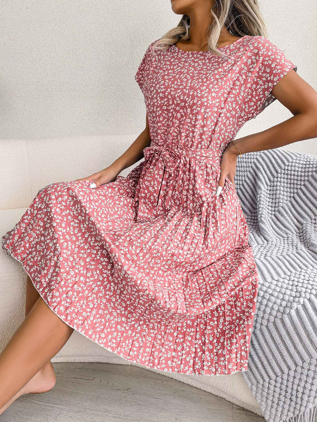 Women's short sleeve pleated long dress, high waist, chic, floral design, fashion, spring and summer Women's short sleeve pleated long dress, high waist, chic, floral design, fashion, spring and summer