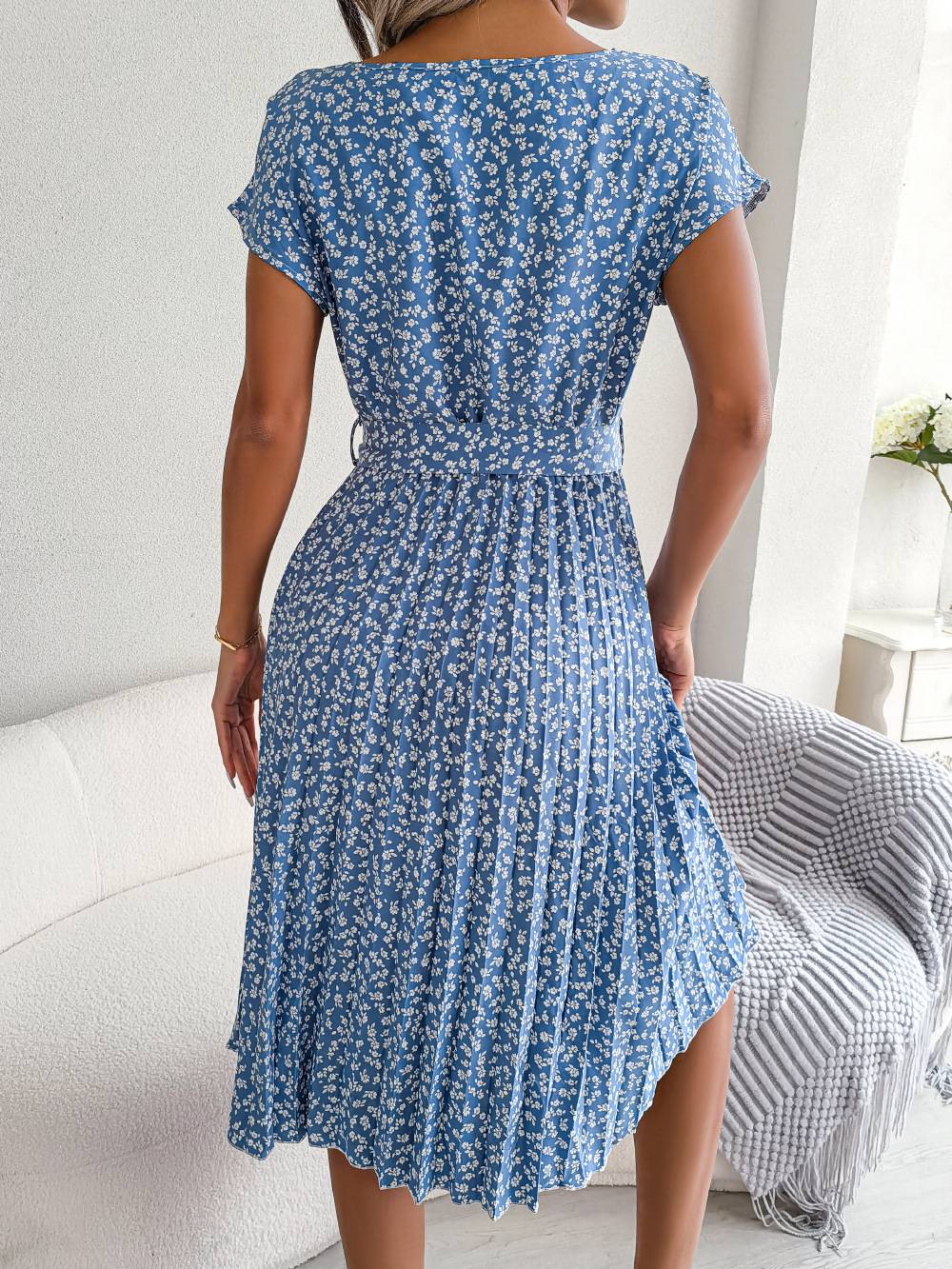 Women's short sleeve pleated long dress, high waist, chic, floral design, fashion, spring and summer Women's short sleeve pleated long dress, high waist, chic, floral design, fashion, spring and summer