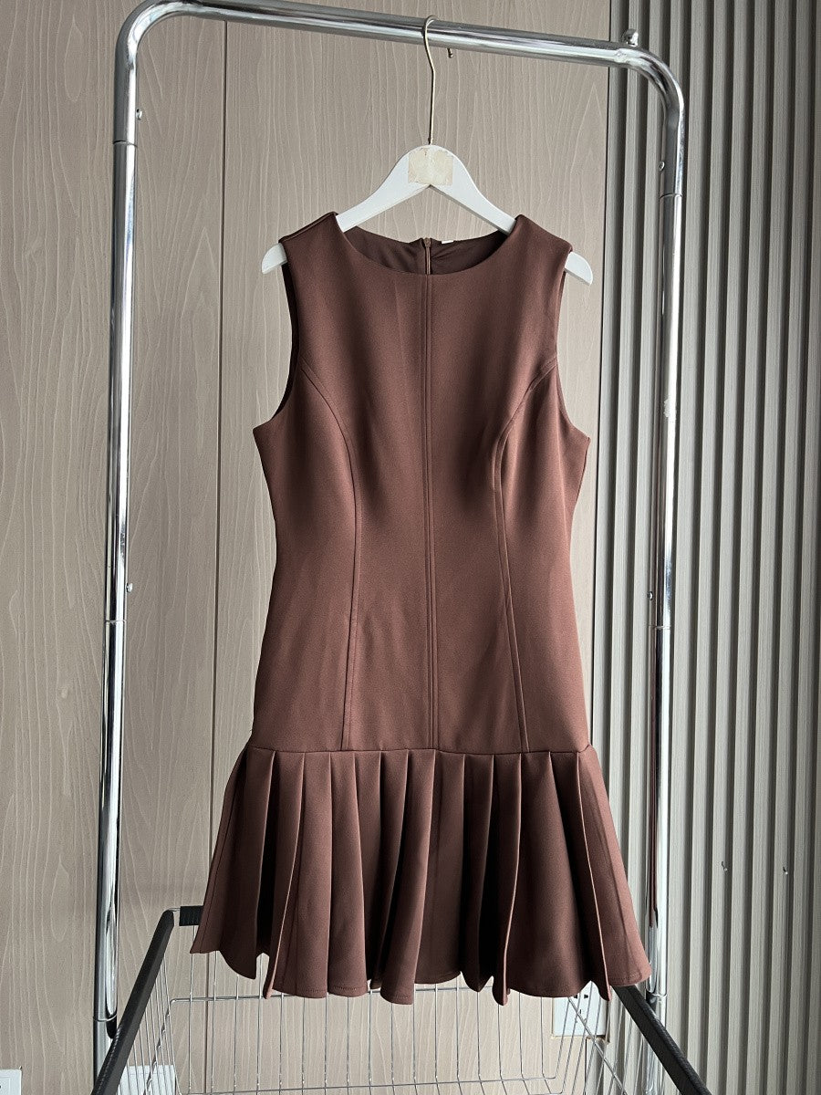 Traf2024 new product 3D cut out mini dress, pleated skirt design, brown sleeveless round neck short dress for womenTraf2024 new product 3D cut out mini dress, pleated skirt design, brown sleeveless round neck short dress for women