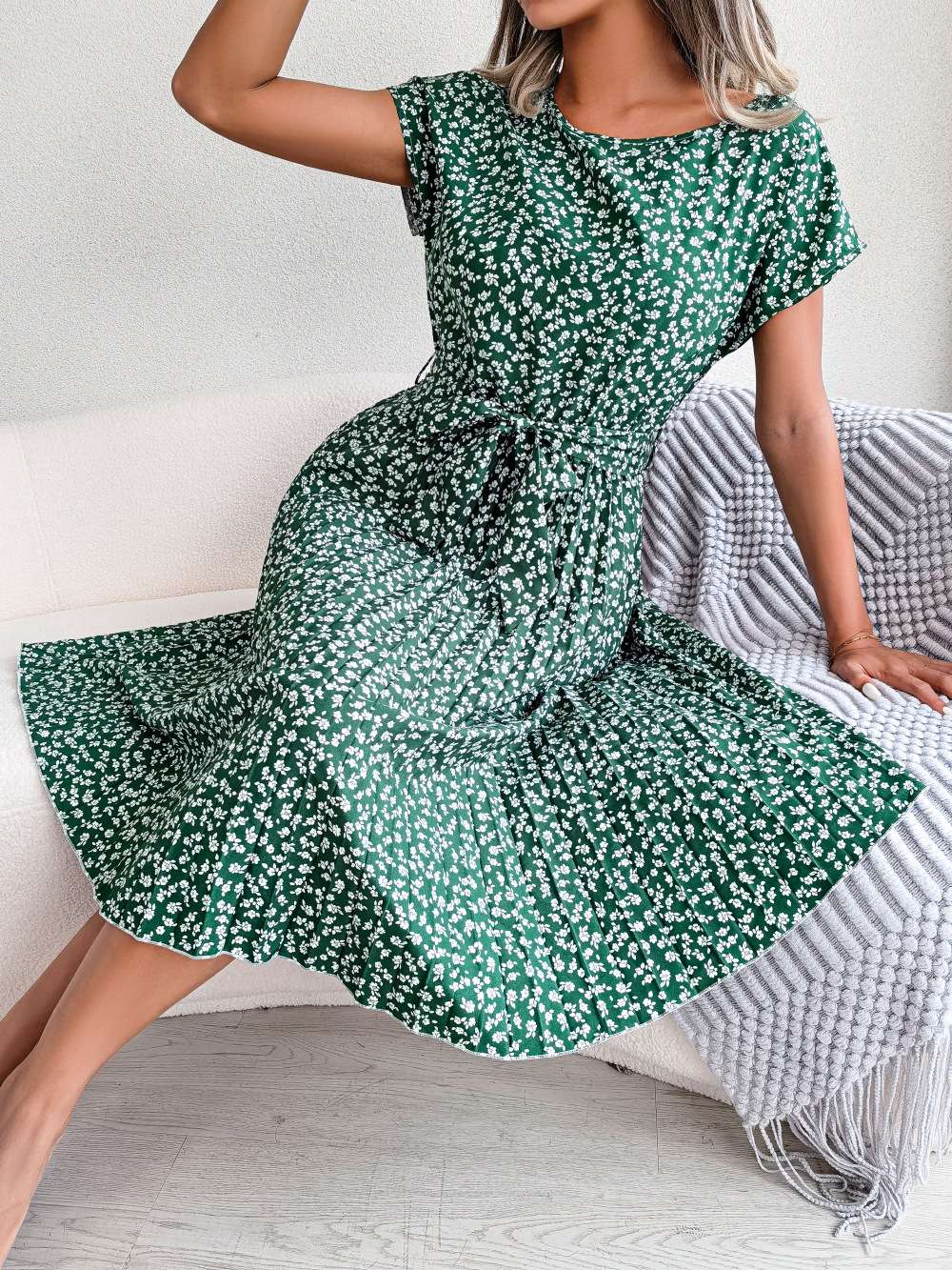 Women's short sleeve pleated long dress, high waist, chic, floral design, fashion, spring and summer Women's short sleeve pleated long dress, high waist, chic, floral design, fashion, spring and summer