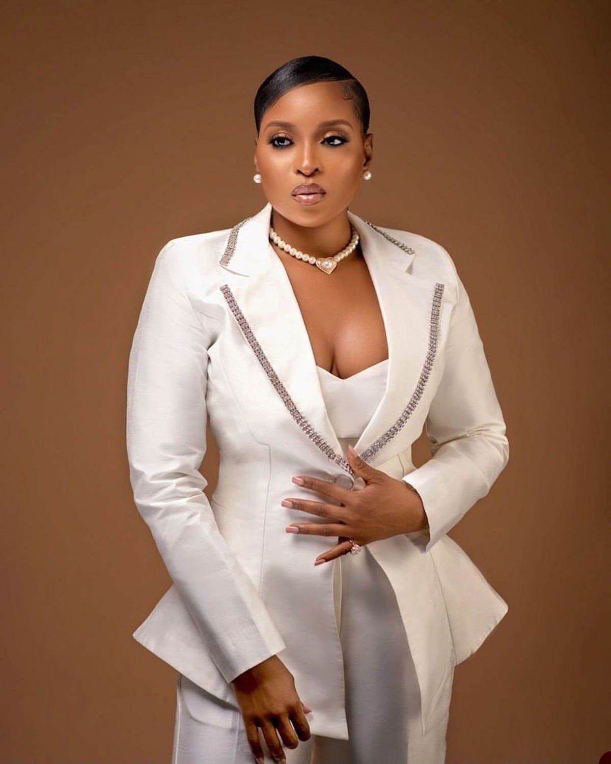 Satin Crystal Beads Women Pant Suits 2 Piece Plus Size Waist Pocket Blazer Custom Office Lady Mother of the Bride Outfit Satin Crystal Beads Women Pant Suits 2 Piece Plus Size Waist Pocket Blazer Custom Office Lady Mother of the Bride Outfit