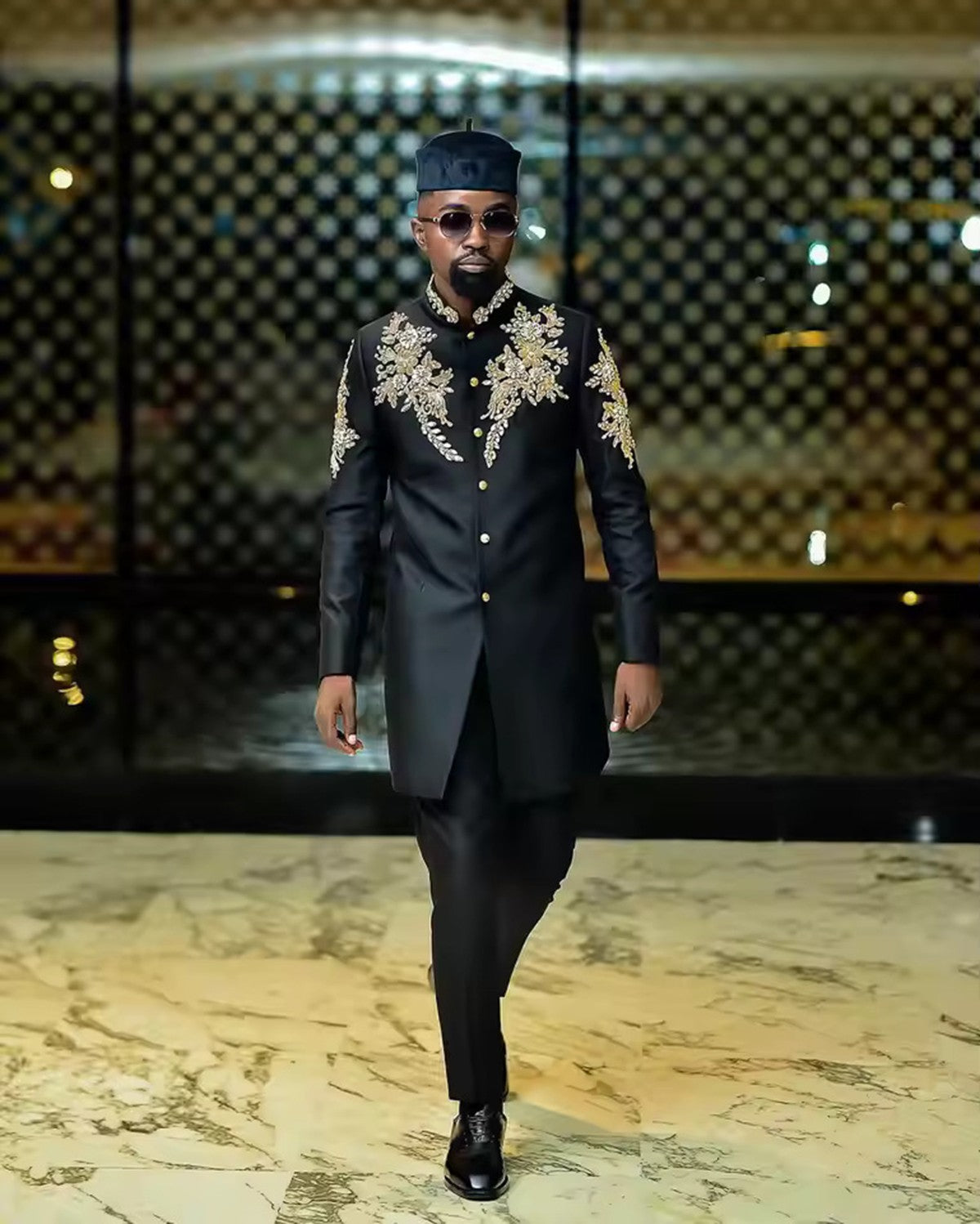 Royal Style Beaded Lace Men Suits With Cape 3 Pieces Plus Size Stand Collar Pocket Jacket Custom Formal Men's Homme Costume