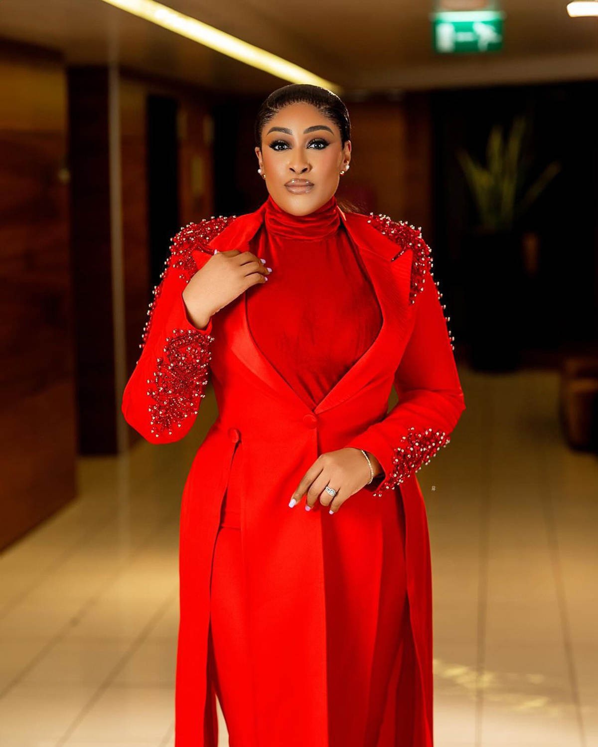 Pearl Beaded Long Women Blazer Suits 2 Pieces Plus Size Custom Formal Wedding Guest Suits Evening Party Celebrity OutfitPearl Beaded Long Women Blazer Suits 2 Pieces Plus Size Custom Formal Wedding Guest Suits Evening Party Celebrity Outfit