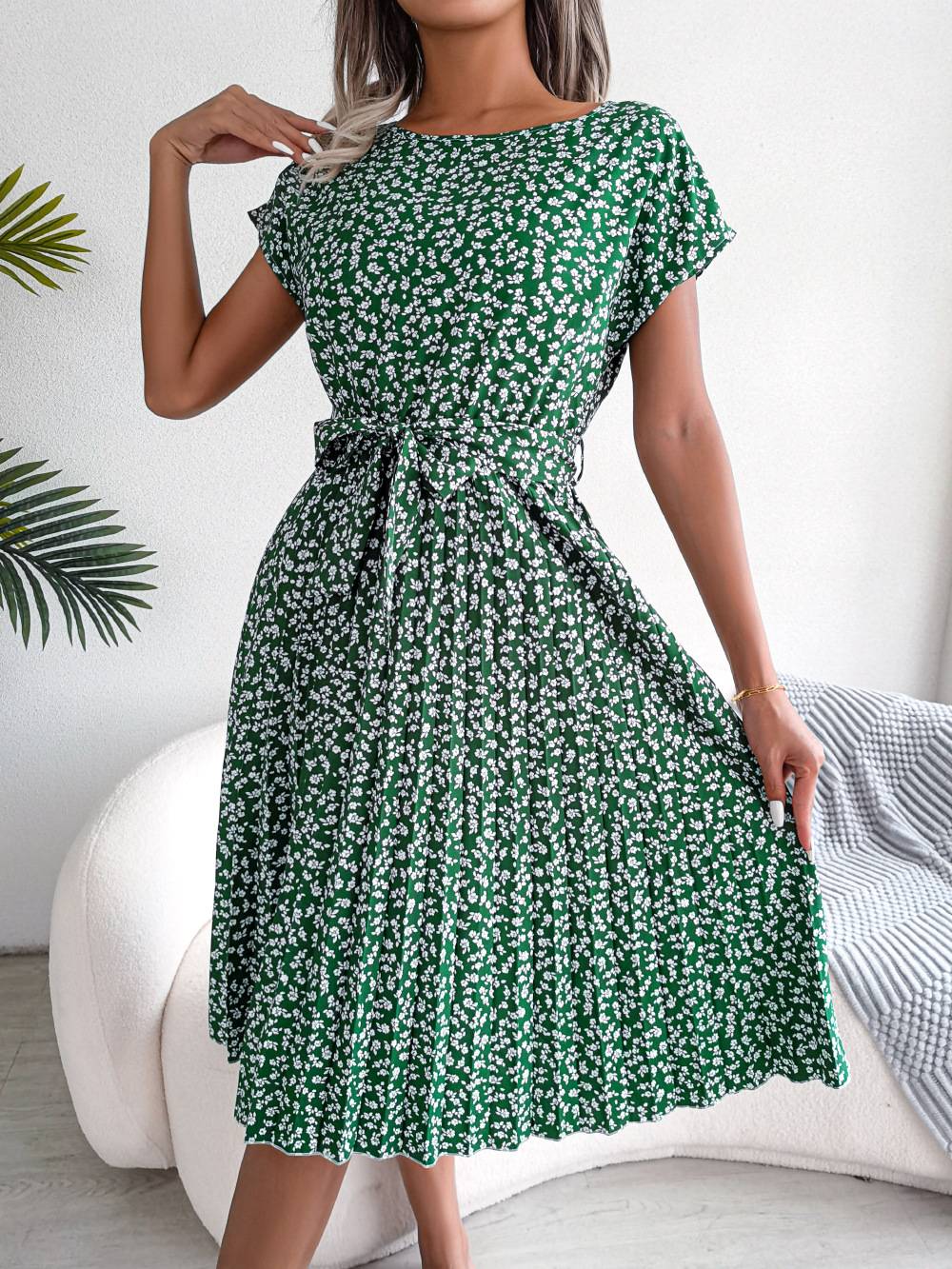 Women's short sleeve pleated long dress, high waist, chic, floral design, fashion, spring and summer Women's short sleeve pleated long dress, high waist, chic, floral design, fashion, spring and summer