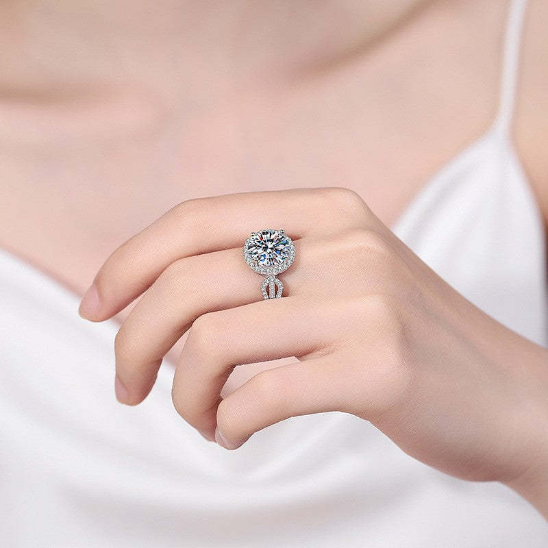 Women's Romantic Moissanite Engagement Ring