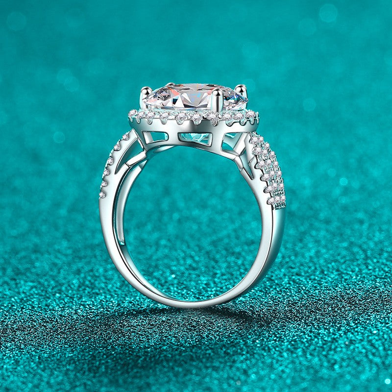 Women's Romantic Moissanite Engagement Ring