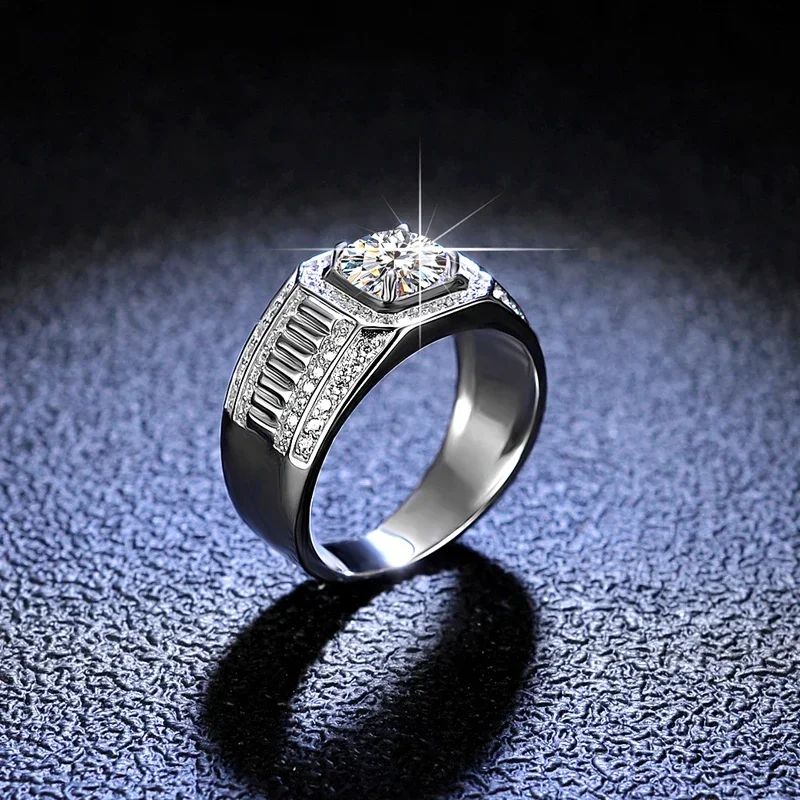 Elegant 18K White Gold Moissanite Ring