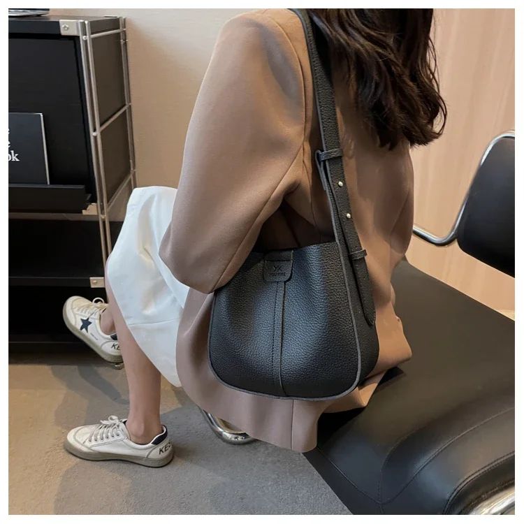 Brilliant Fish Women's Shoulder Bag