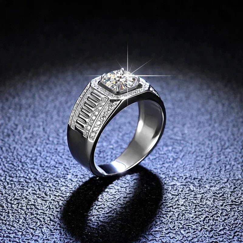 Women's Classic 18K White Gold Moissanite Ring