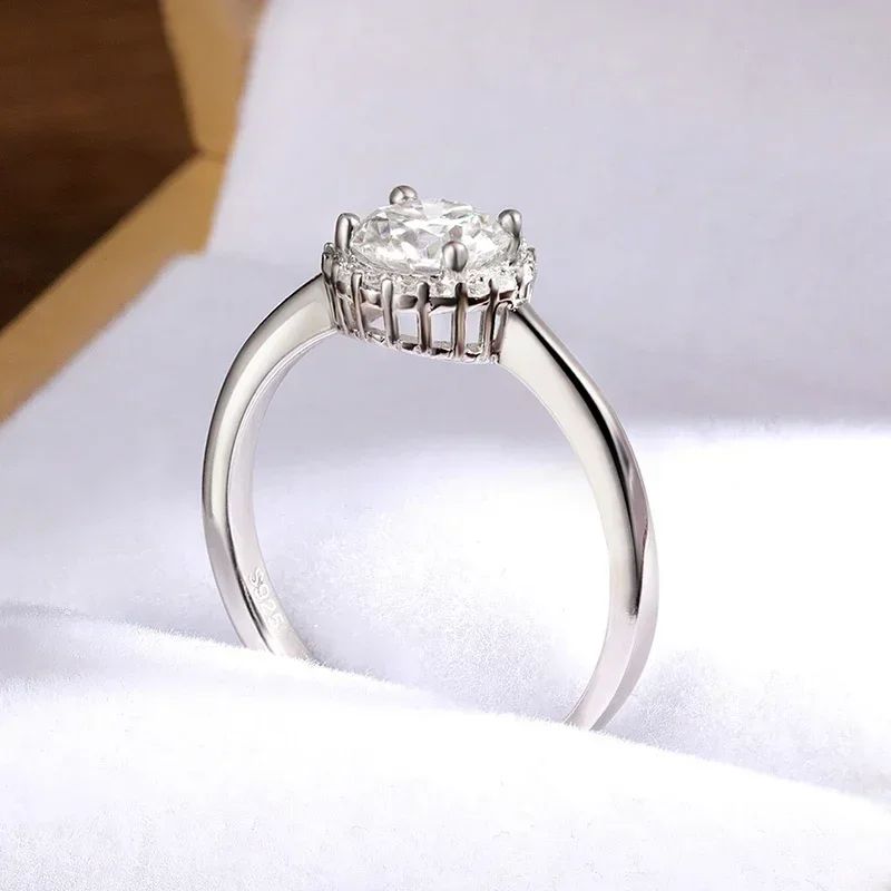 KNOBSPIN Moissanite Wedding Band