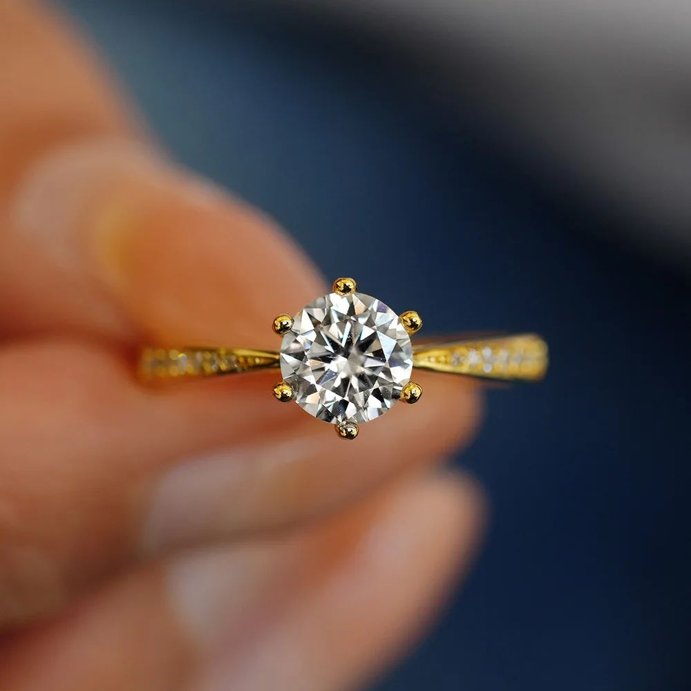 Luxury 100% Real 18k Gold Ring Women's Six-Claw Diamond Ring 6.5mm Round 1ct 1 Carat Moissanite Wedding Ring Luxury 100% Real 18k Gold Ring Women's Six-Claw Diamond Ring 6.5mm Round 1ct 1 Carat Moissanite Wedding Ring