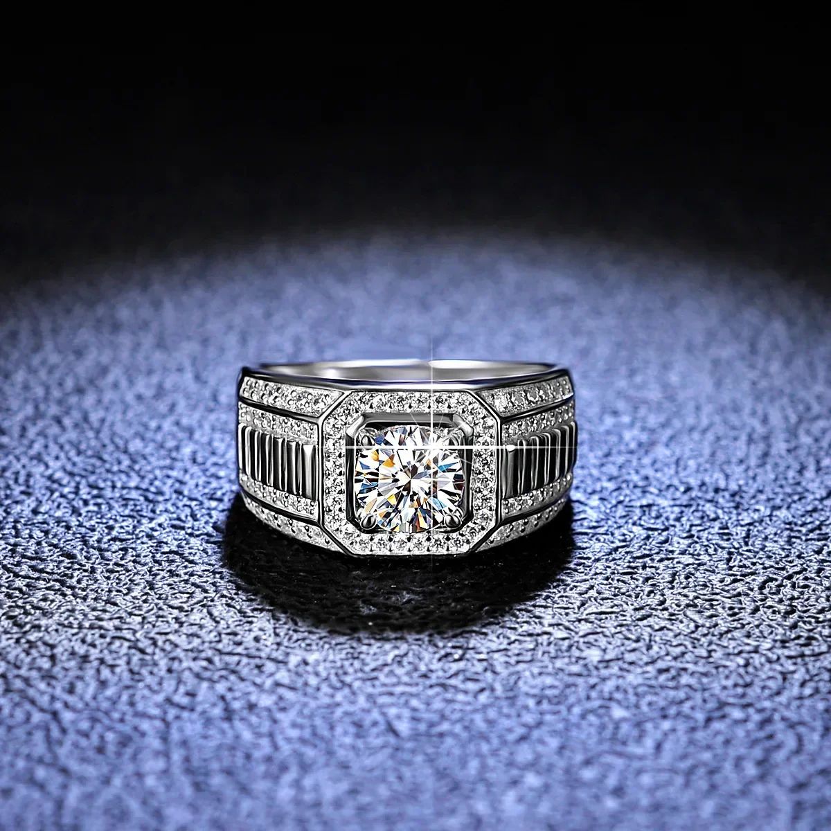 Women's Classic 18K White Gold Moissanite Ring