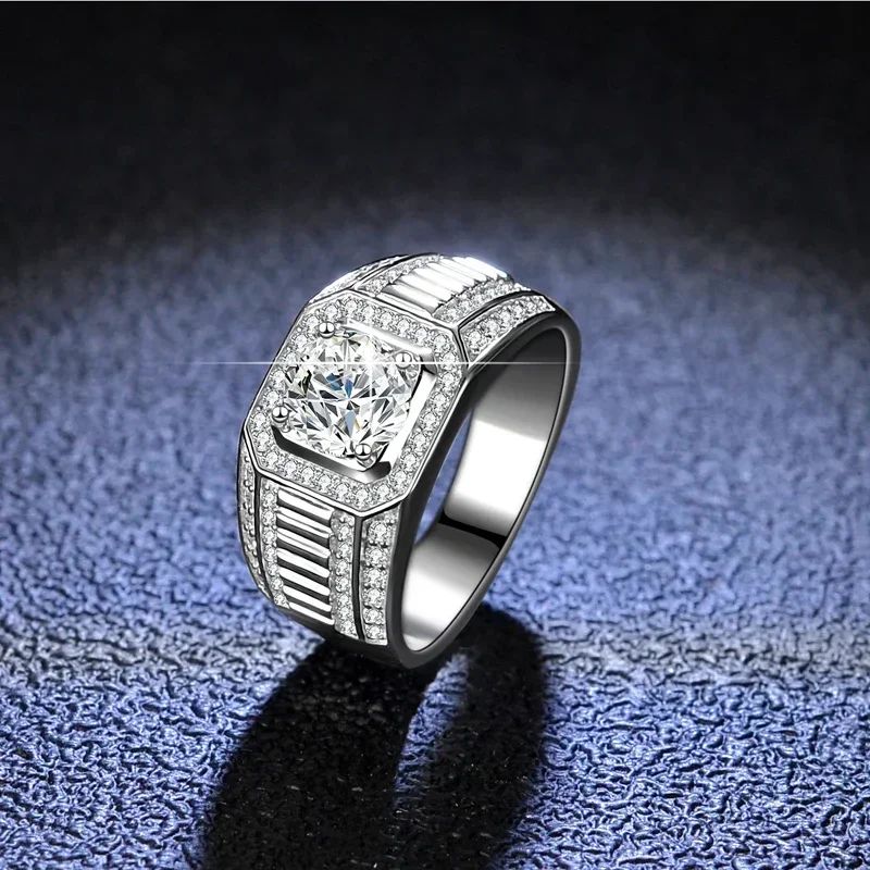 Women's Classic 18K White Gold Moissanite Ring