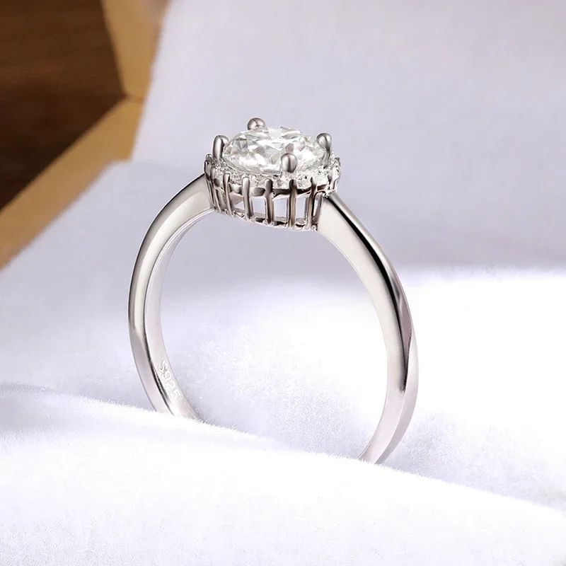 KNOBSPIN Moissanite Wedding Band