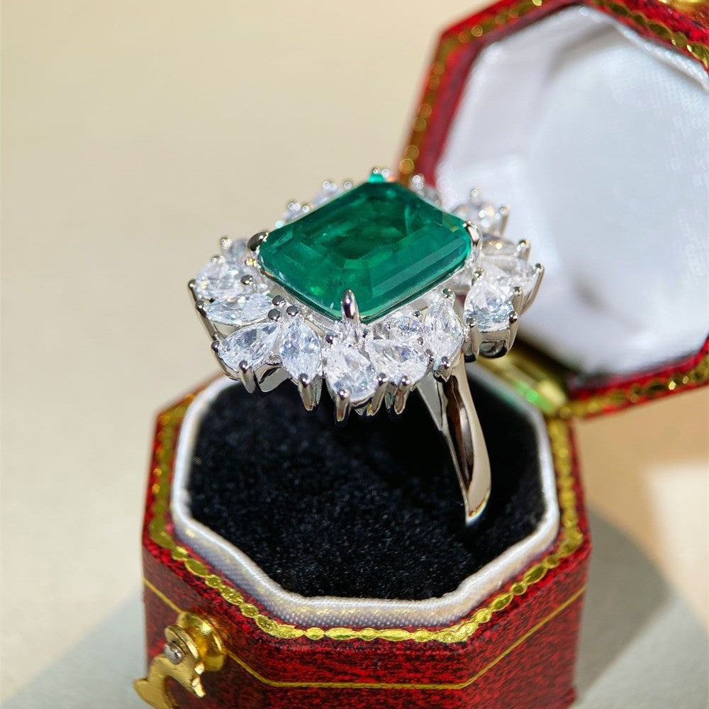 Women's Classic Diamond Ring