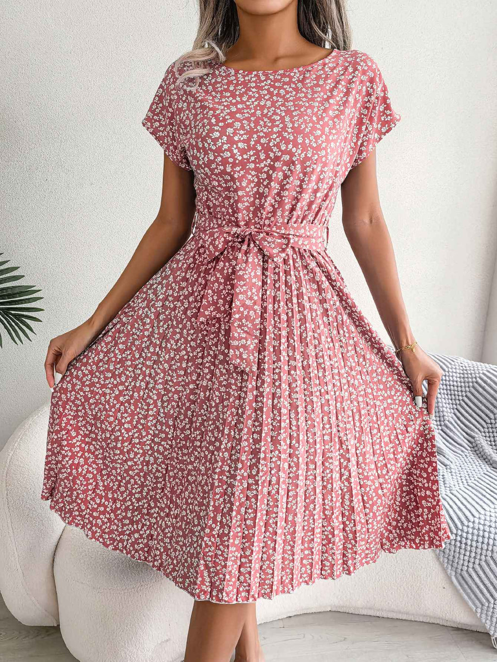Women's short sleeve pleated long dress, high waist, chic, floral design, fashion, spring and summer Women's short sleeve pleated long dress, high waist, chic, floral design, fashion, spring and summer