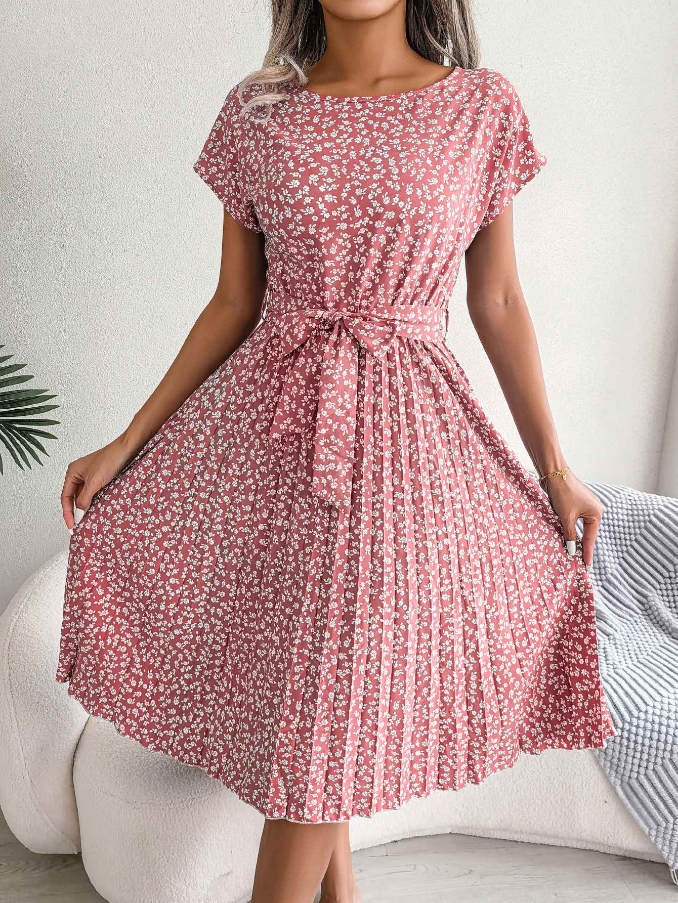Women's short sleeve pleated long dress, high waist, chic, floral design, fashion, spring and summer Women's short sleeve pleated long dress, high waist, chic, floral design, fashion, spring and summer