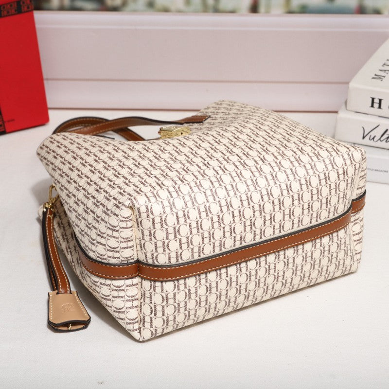 CHCH Women's Letter Print Messenger Bag