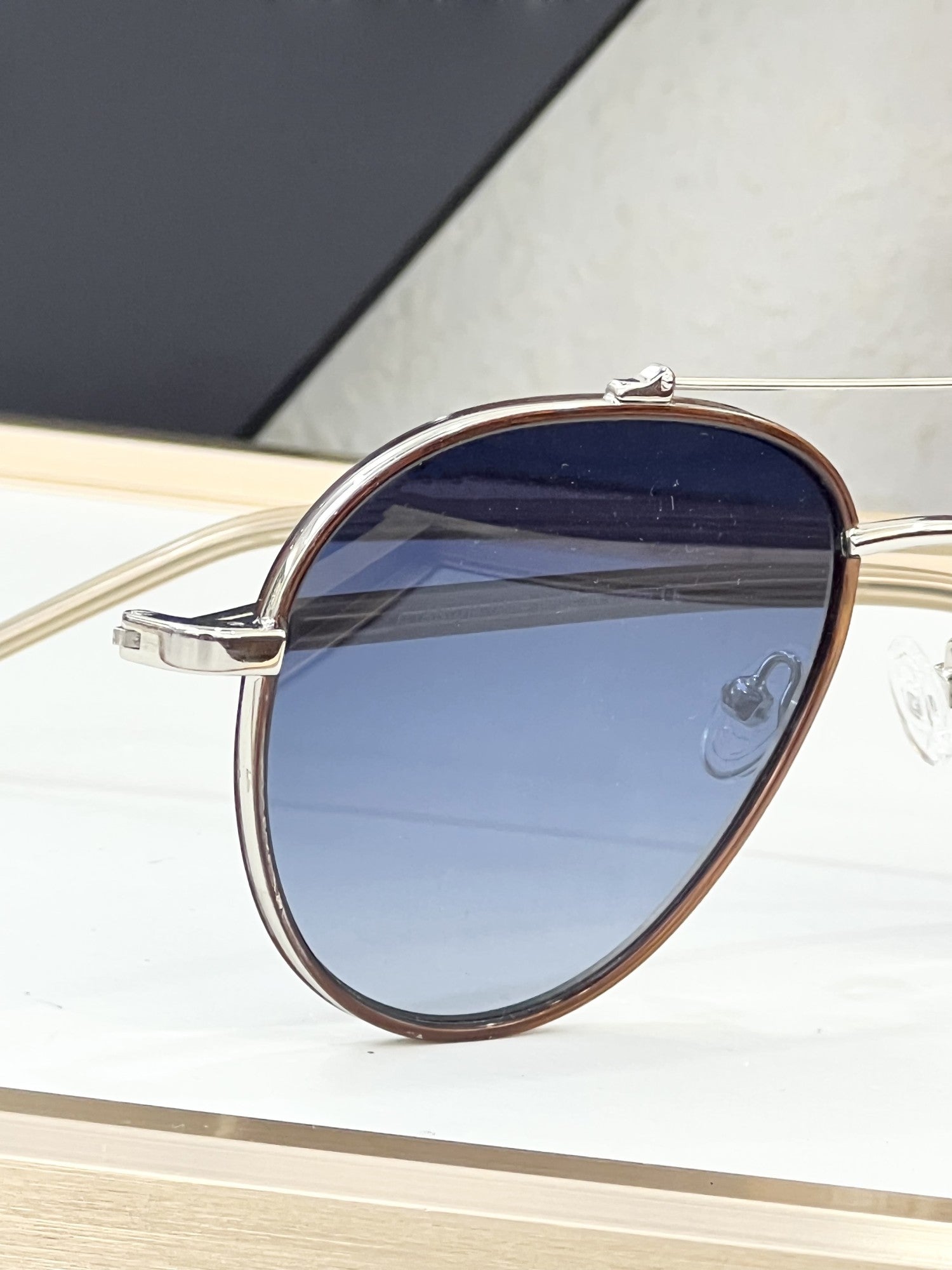 EXCLUSUN Oval Fashion Sunglasses
