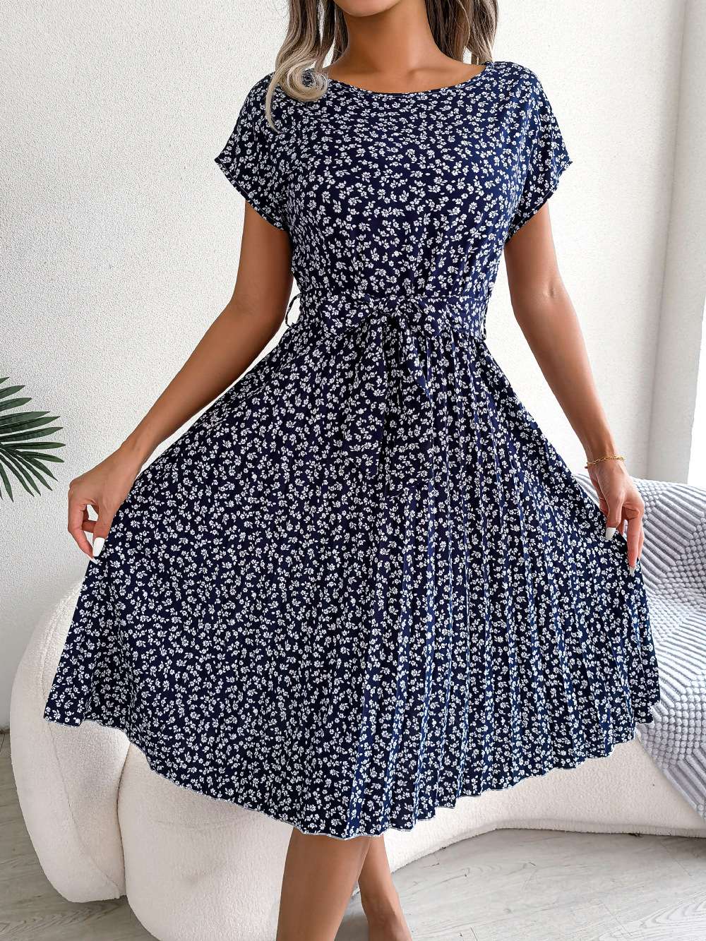 Women's short sleeve pleated long dress, high waist, chic, floral design, fashion, spring and summer Women's short sleeve pleated long dress, high waist, chic, floral design, fashion, spring and summer