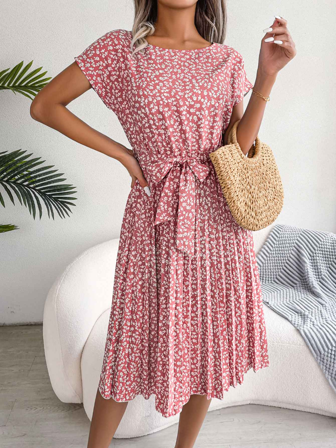 Women's short sleeve pleated long dress, high waist, chic, floral design, fashion, spring and summer Women's short sleeve pleated long dress, high waist, chic, floral design, fashion, spring and summer