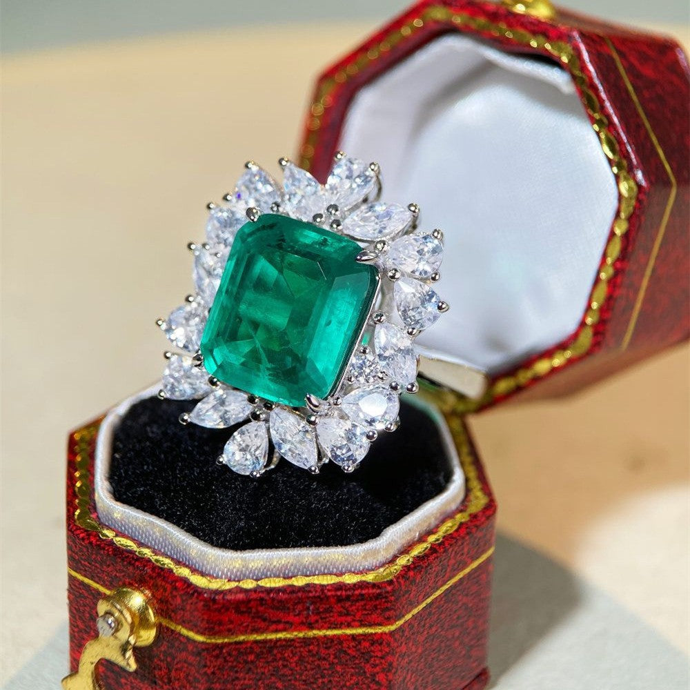Women's Classic Diamond Ring