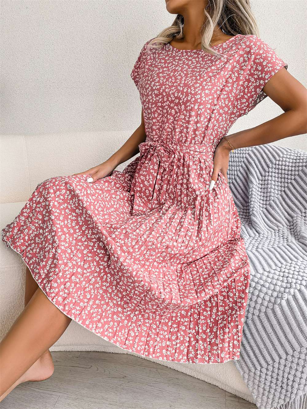 Women's short sleeve pleated long dress, high waist, chic, floral design, fashion, spring and summer Women's short sleeve pleated long dress, high waist, chic, floral design, fashion, spring and summer