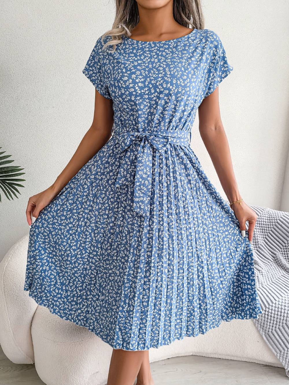 Women's short sleeve pleated long dress, high waist, chic, floral design, fashion, spring and summer Women's short sleeve pleated long dress, high waist, chic, floral design, fashion, spring and summer