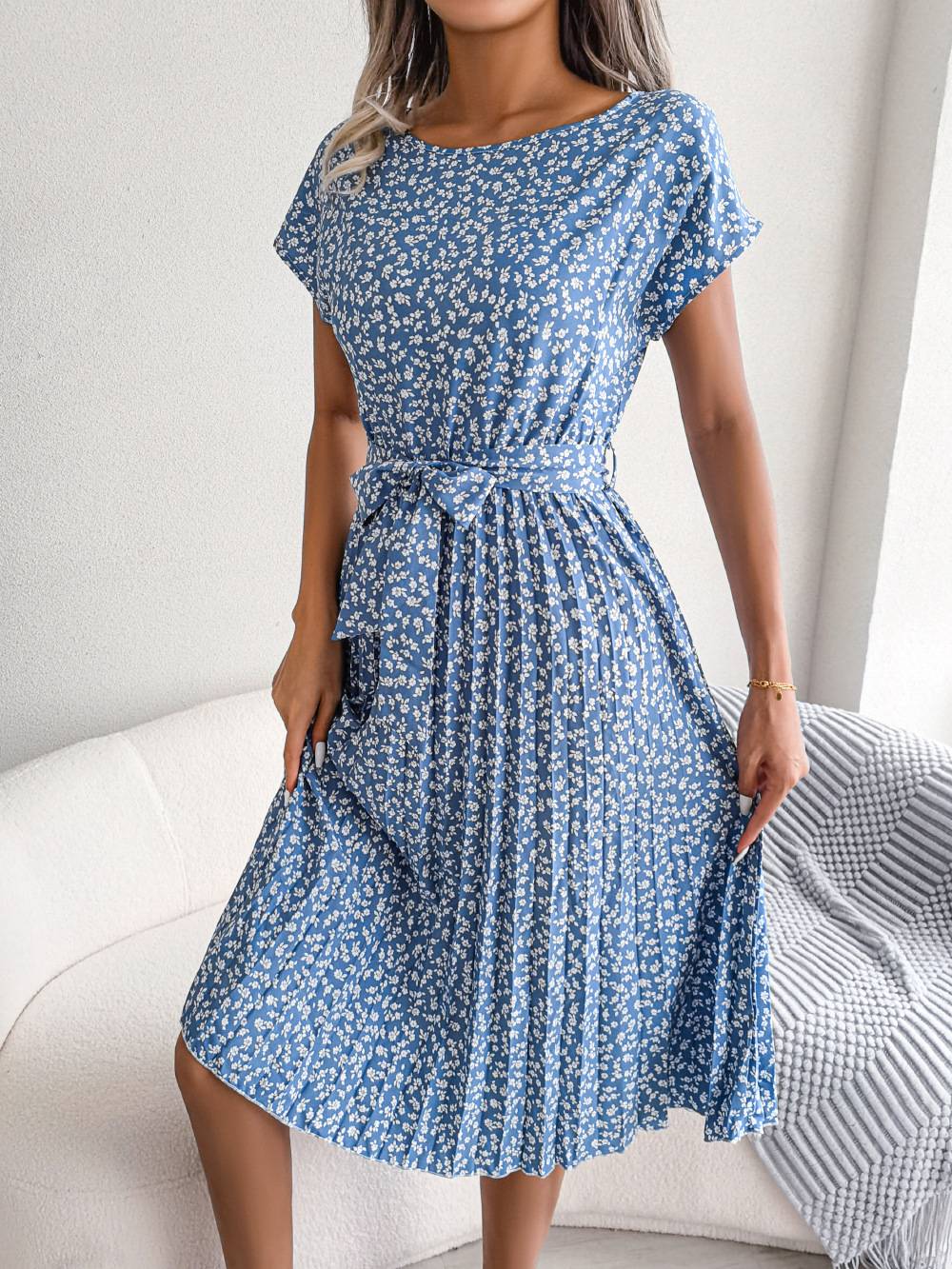 Women's short sleeve pleated long dress, high waist, chic, floral design, fashion, spring and summer Women's short sleeve pleated long dress, high waist, chic, floral design, fashion, spring and summer
