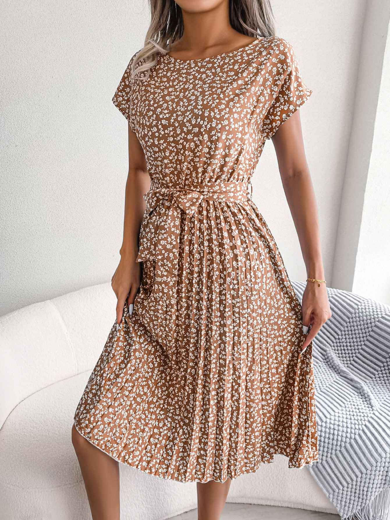 Women's short sleeve pleated long dress, high waist, chic, floral design, fashion, spring and summer Women's short sleeve pleated long dress, high waist, chic, floral design, fashion, spring and summer