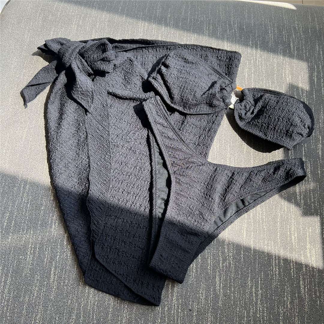 Varleinsar Three-Piece Bikini Set