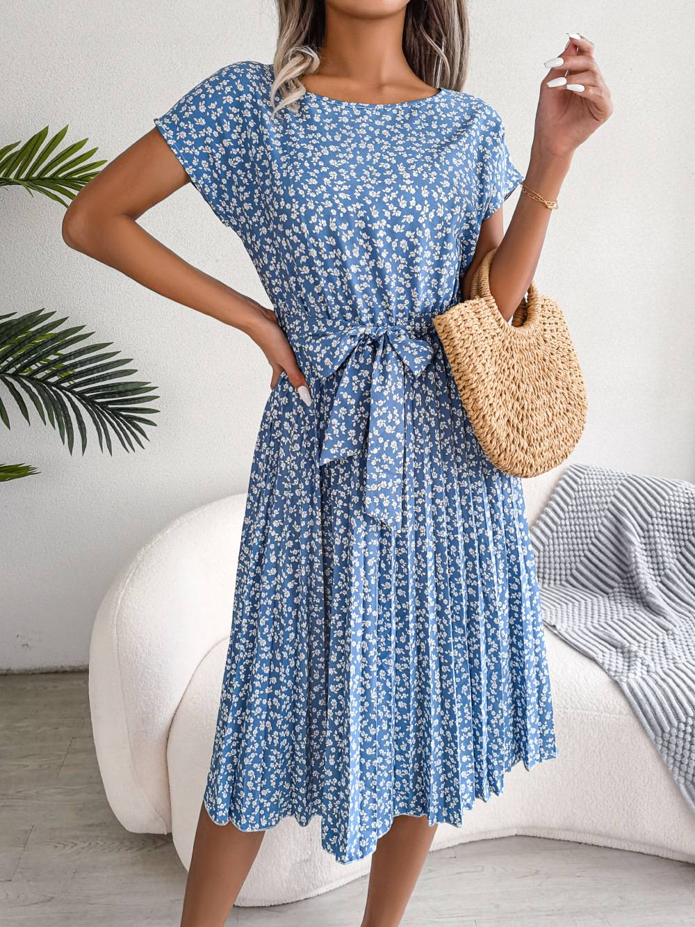 Women's short sleeve pleated long dress, high waist, chic, floral design, fashion, spring and summer Women's short sleeve pleated long dress, high waist, chic, floral design, fashion, spring and summer